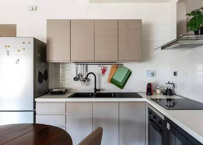 Guesthost - Porta Portese Modern Terrace * Rome